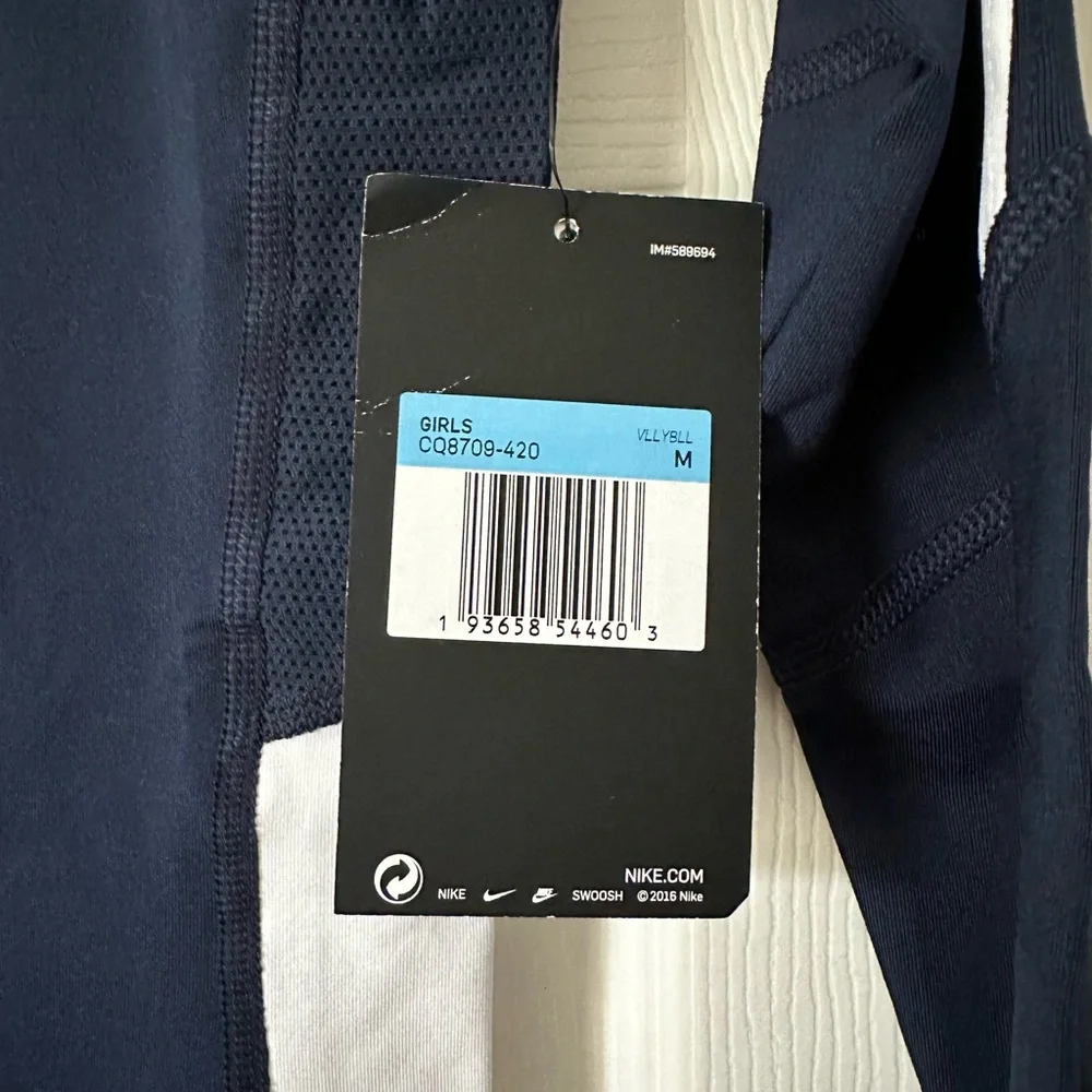 Nike NWT Girls Medium navy/white V Neck